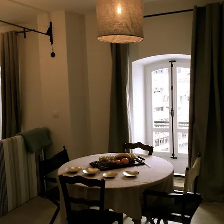 Astoria شامونكس